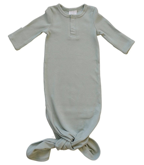 A cozy sleep gown for baby is one of our favorite gifts to give. Pair this Mebie Baby gown in Sage with a head wrap in sage.
