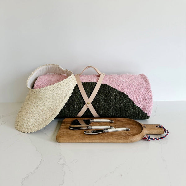 Caminito blanket, visor, cheese knives and board are the perfect way to picnic.